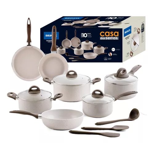 Jogo de panelas Brinox Ceramic Life 10 peças na cor branca com a embalagem Casa das Serras ao fundo